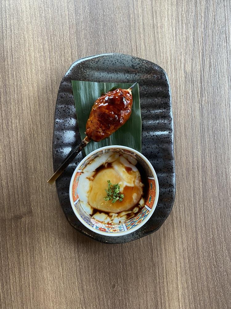 OZAKAYA除了,更有其他特色小食,包括串燒雞翼、串燒牛舌、海膽多士、雜錦刺身及照燒汁免治雞肉串等。