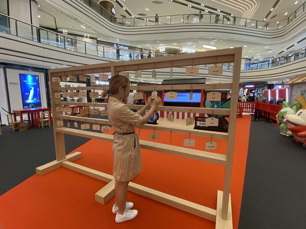 寶可夢綵燈區|燈謎的答案就寫在綵燈區外的許願板上。