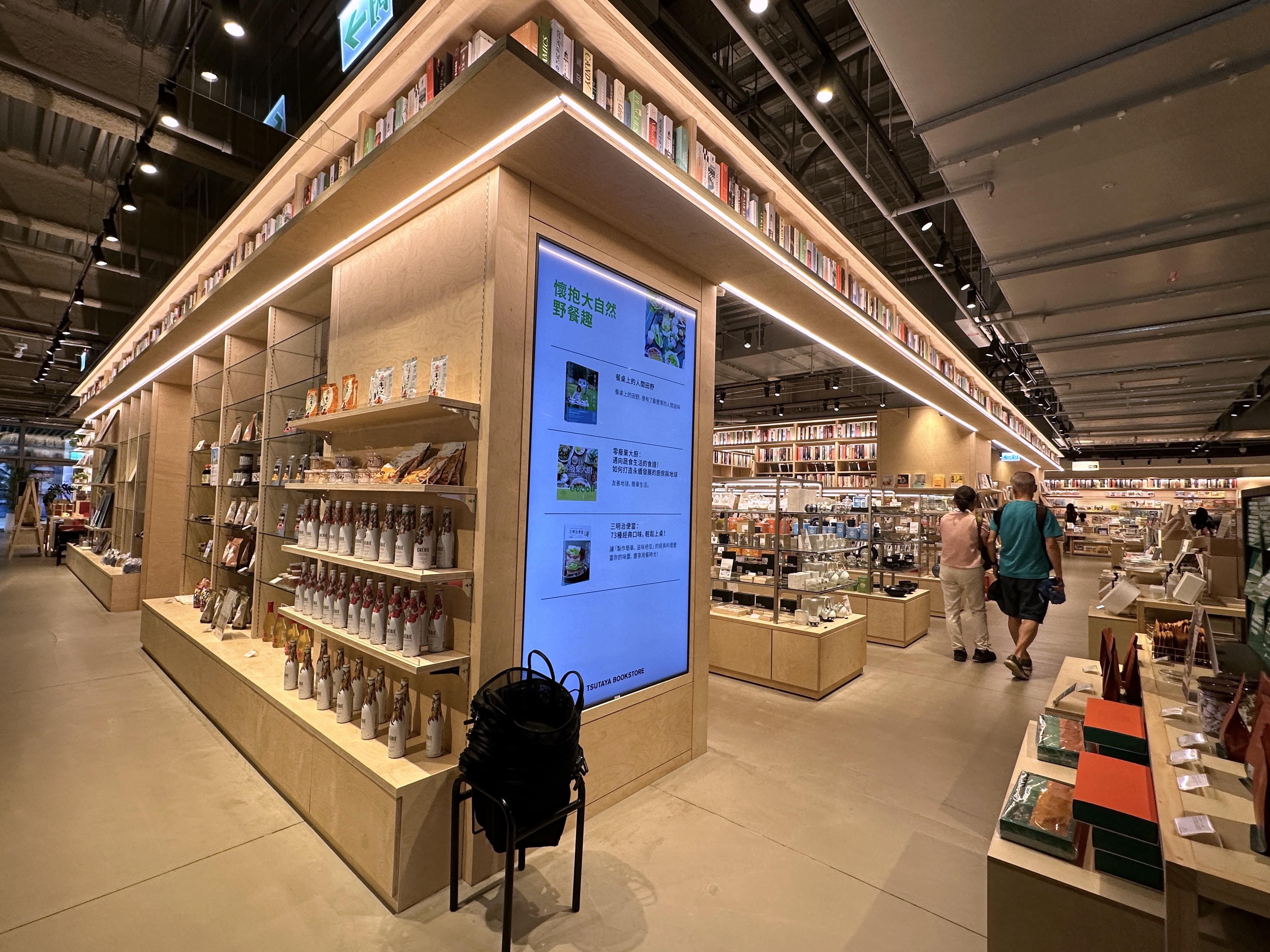 1樓還有星巴克、蔦屋書店TSUTAYA BOOKSTORE進駐。