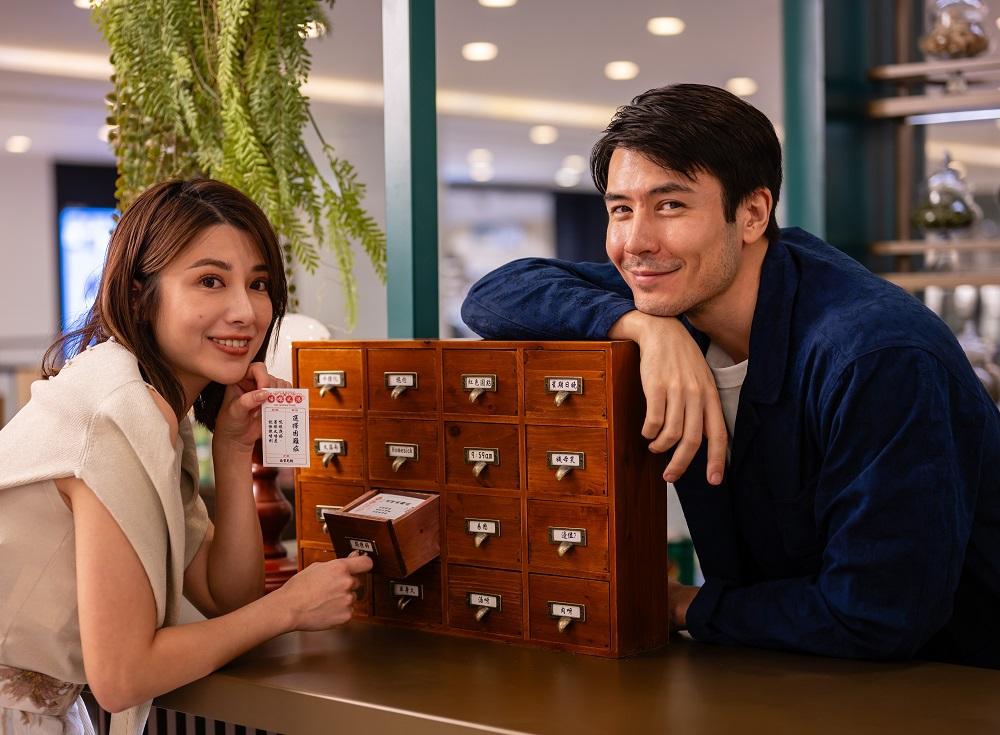 「高合乎醺吧」是一間中西文化融合的酒吧,復古花紋的牆身及地板,配以懷舊枱燈及酒瓶等擺設,讓顧客彷如置身於70年代的酒吧。