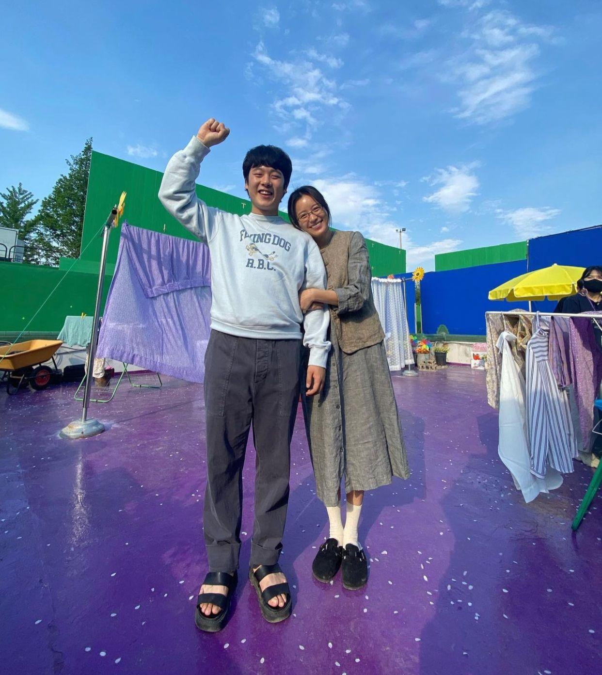 女主角韓孝周在IG大派福利,一口氣貼出大結局的幕後花絮。