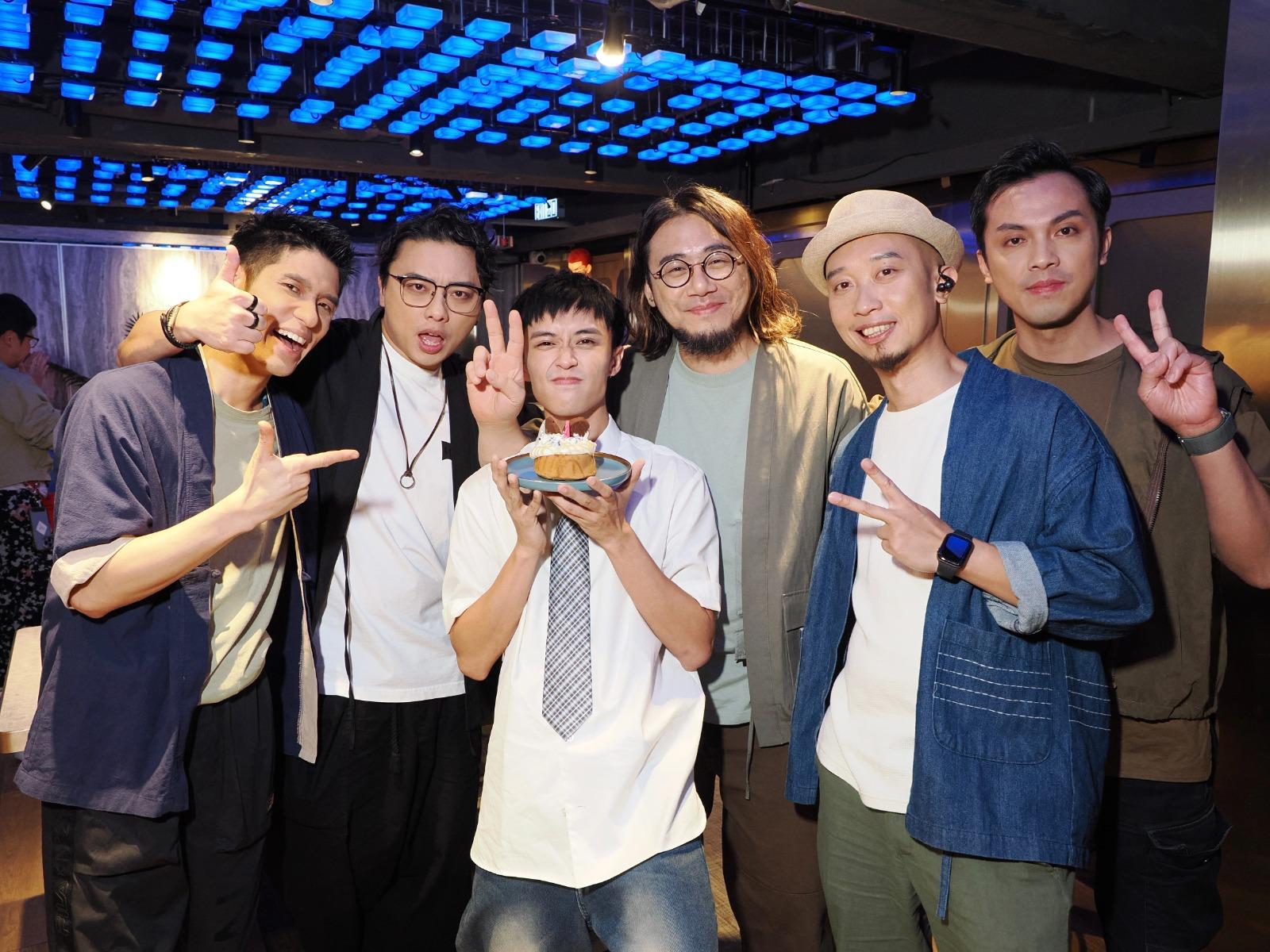 Nowhere Boys為網上節目開唱,並為顧定軒慶祝生日。