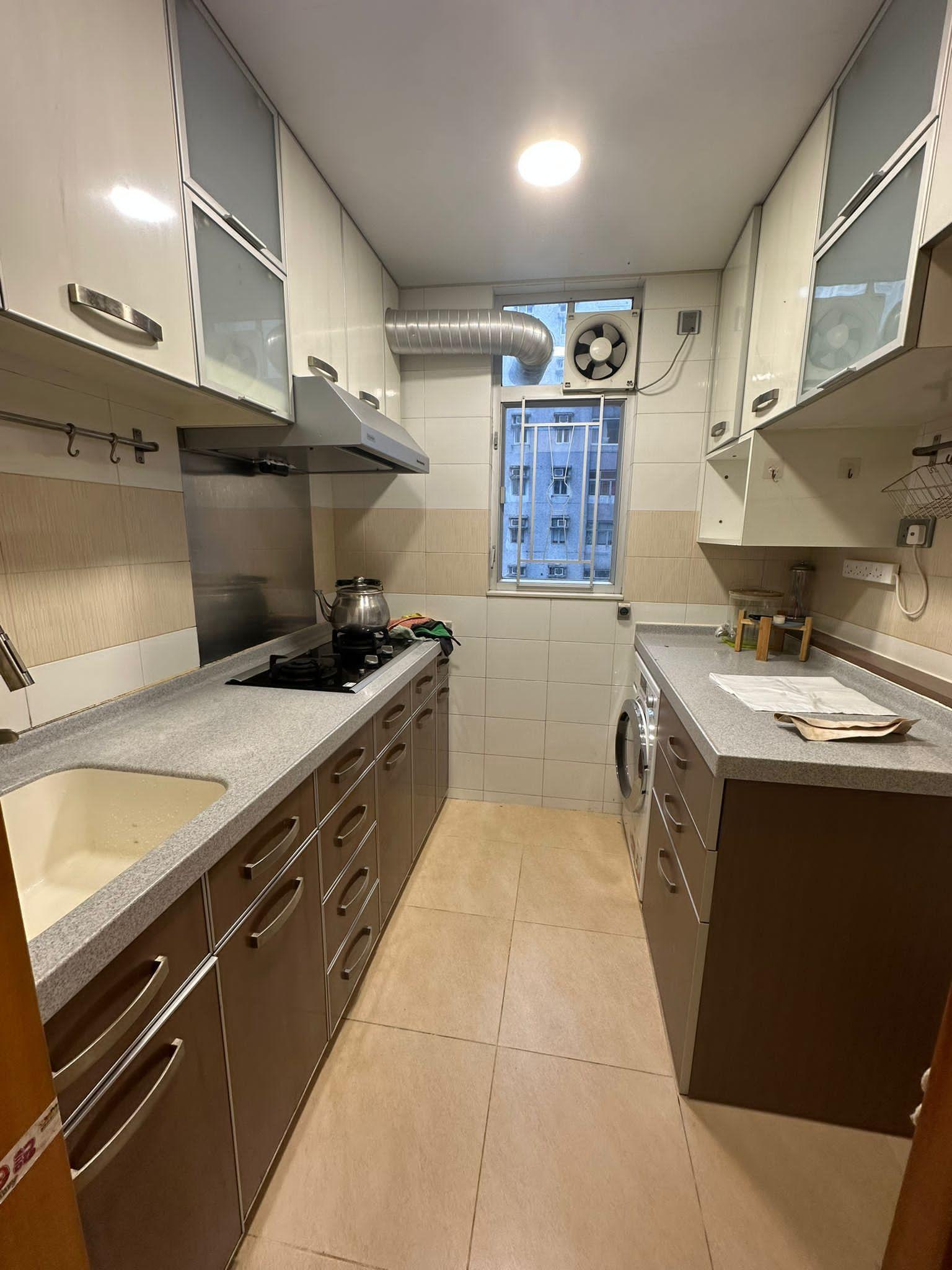 闊落的廚房,基本設備齊全。(代理提供)