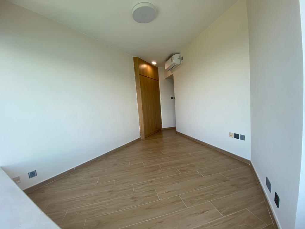 房間間隔不算四正,但空間闊落。(代理提供)