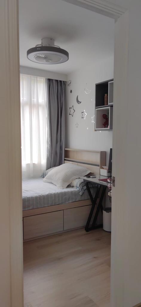 另一個睡房裝潢佈置簡潔討好。(代理提供)