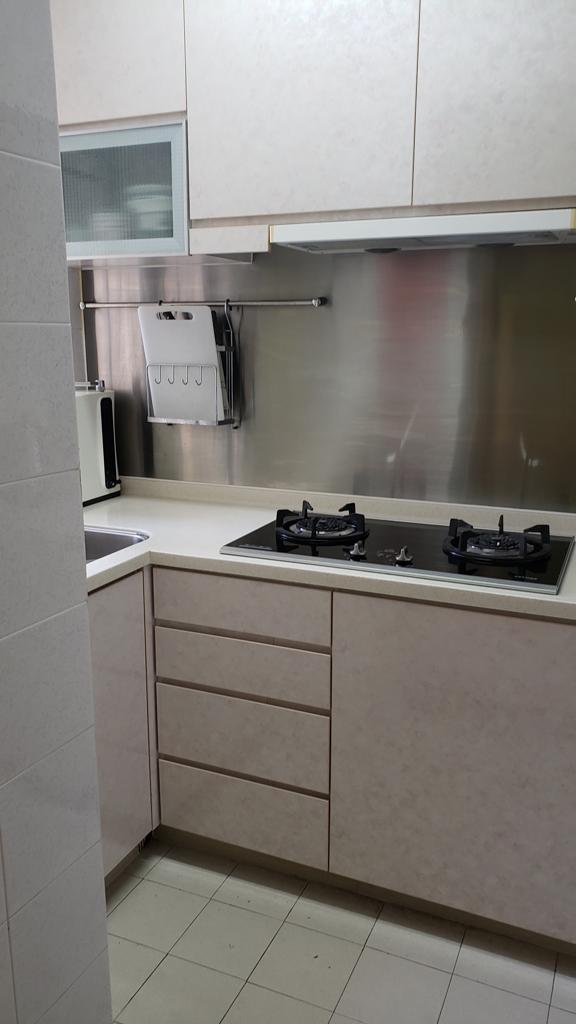 廚房光猛通爽,配套新淨。(代理提供)