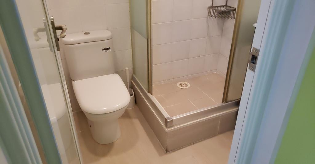 企缸浴室裝修普通,但面積算闊落。(代理提供)