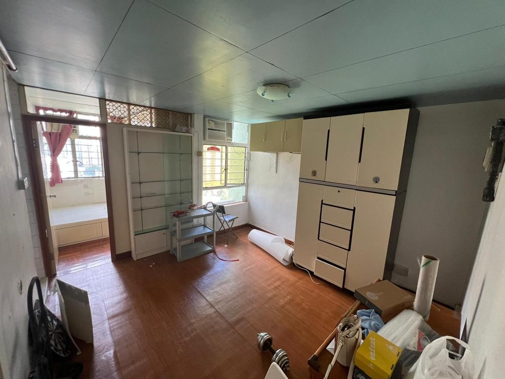 由於位處高層,兼且景觀為無遮擋球場景,故室內採光度高。(代理提供)