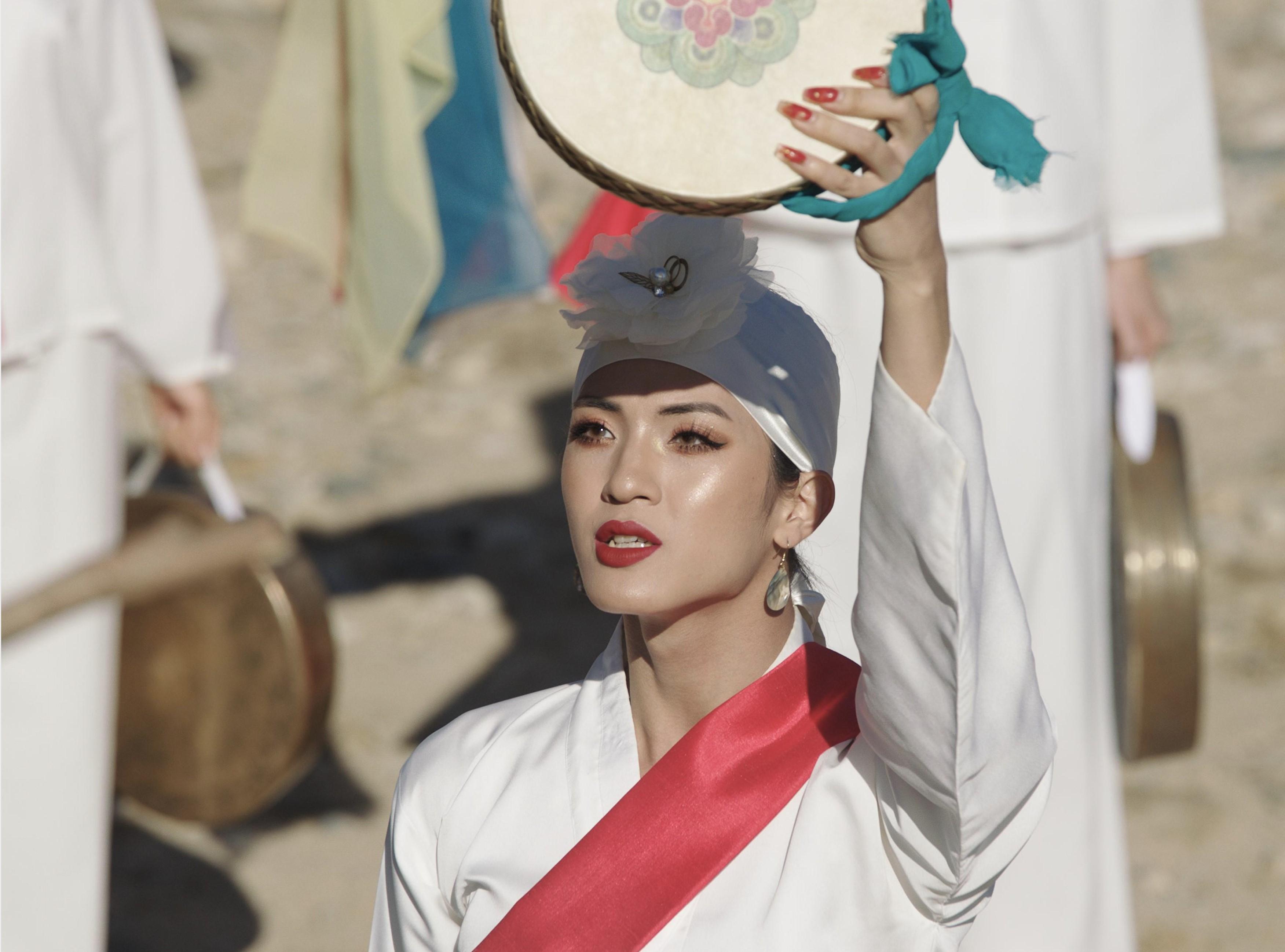 《孔雀皇后》把Waacking舞蹈和韓國傳統舞蹈結合。