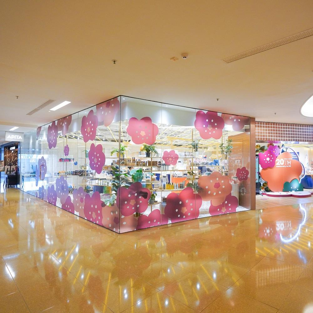 SOU.SOU 20周年期間限定店,於店內、門口增設主題佈置及特色打卡位。