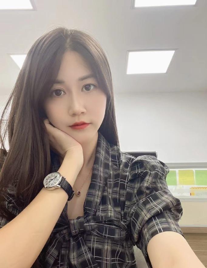 抖音網紅黃老師facebook照(音樂老師花開富貴fb)