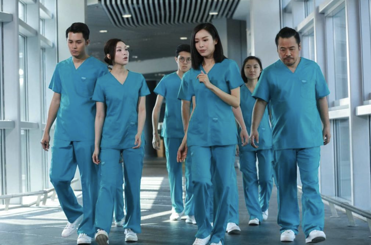 醫護人員8號風球下照常返工。(圖片來源:TVB《白色強人》劇照)