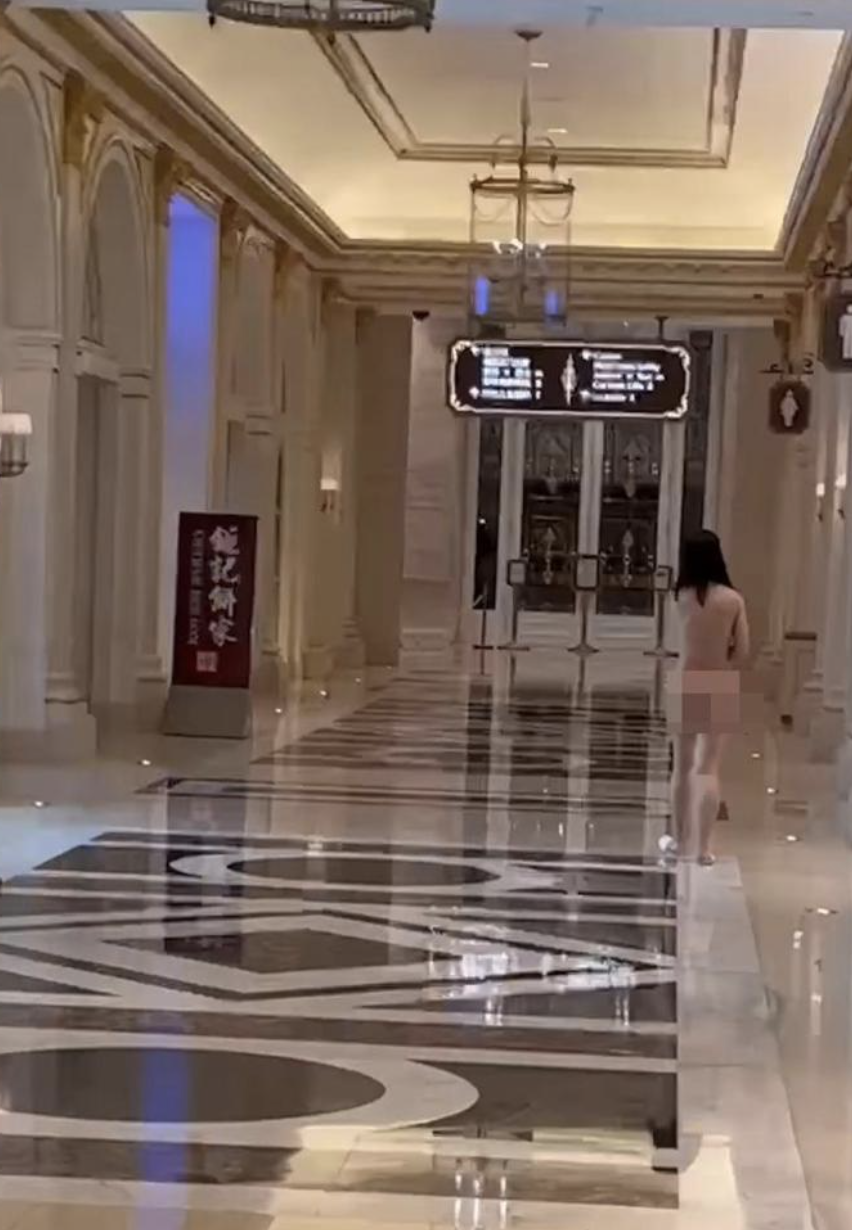 旁若無人地閒逛。(圖片來源:Instagram@daylive8888)