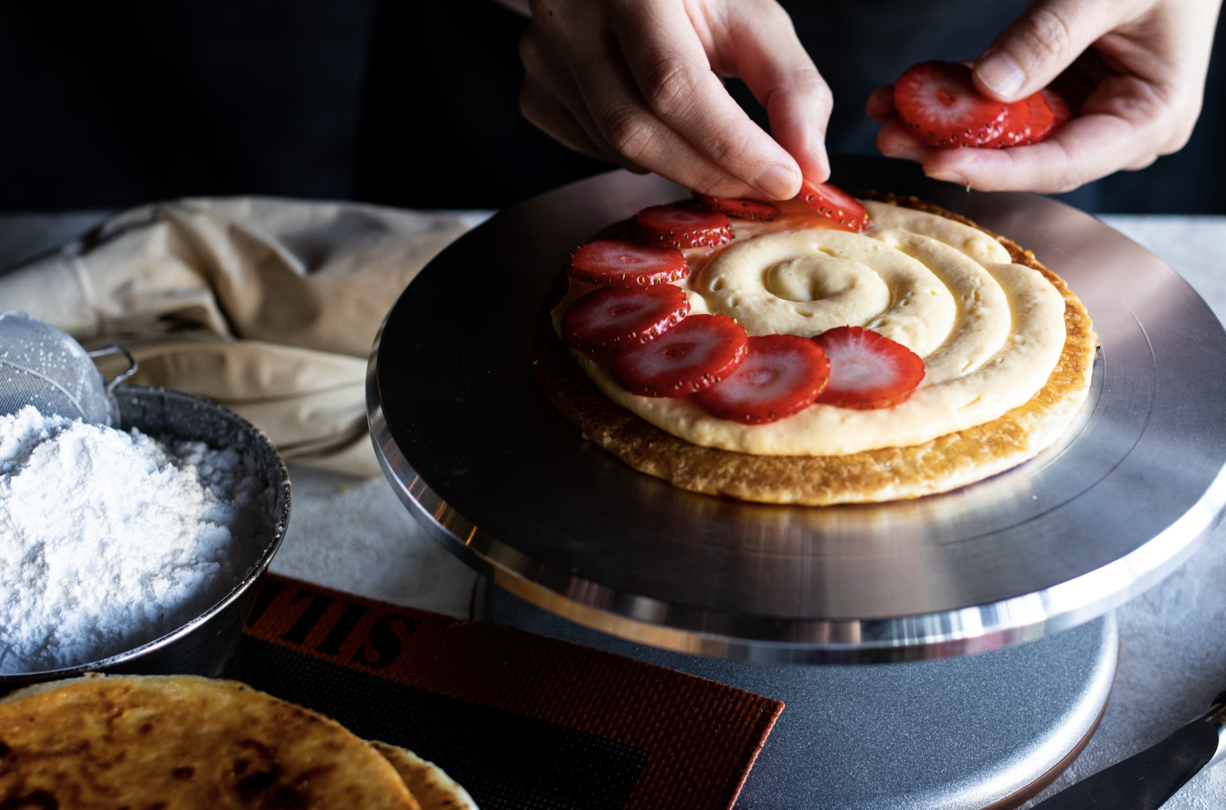 以士多啤梨為賣點的「Nepoleon」,果香濃而味帶酸,配上特製忌廉,酸甜層次分明,清爽味美。(資料圖片)