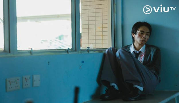 張毓軒在《那年盛夏我們綻放如花》演中六學生石曉陽,是原著小說沒有的角色。(劇照)