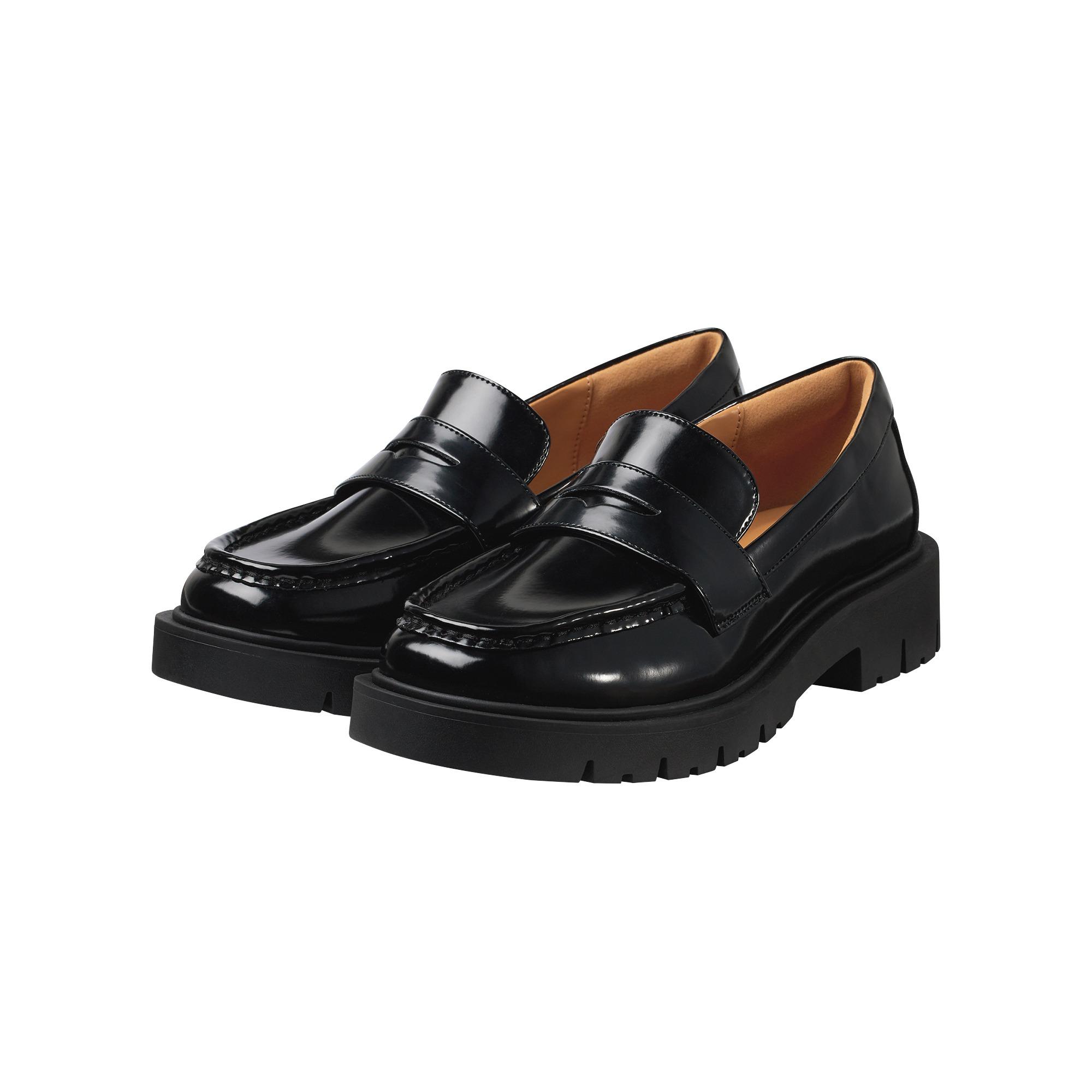 UNIQLO : C樂福鞋 $399