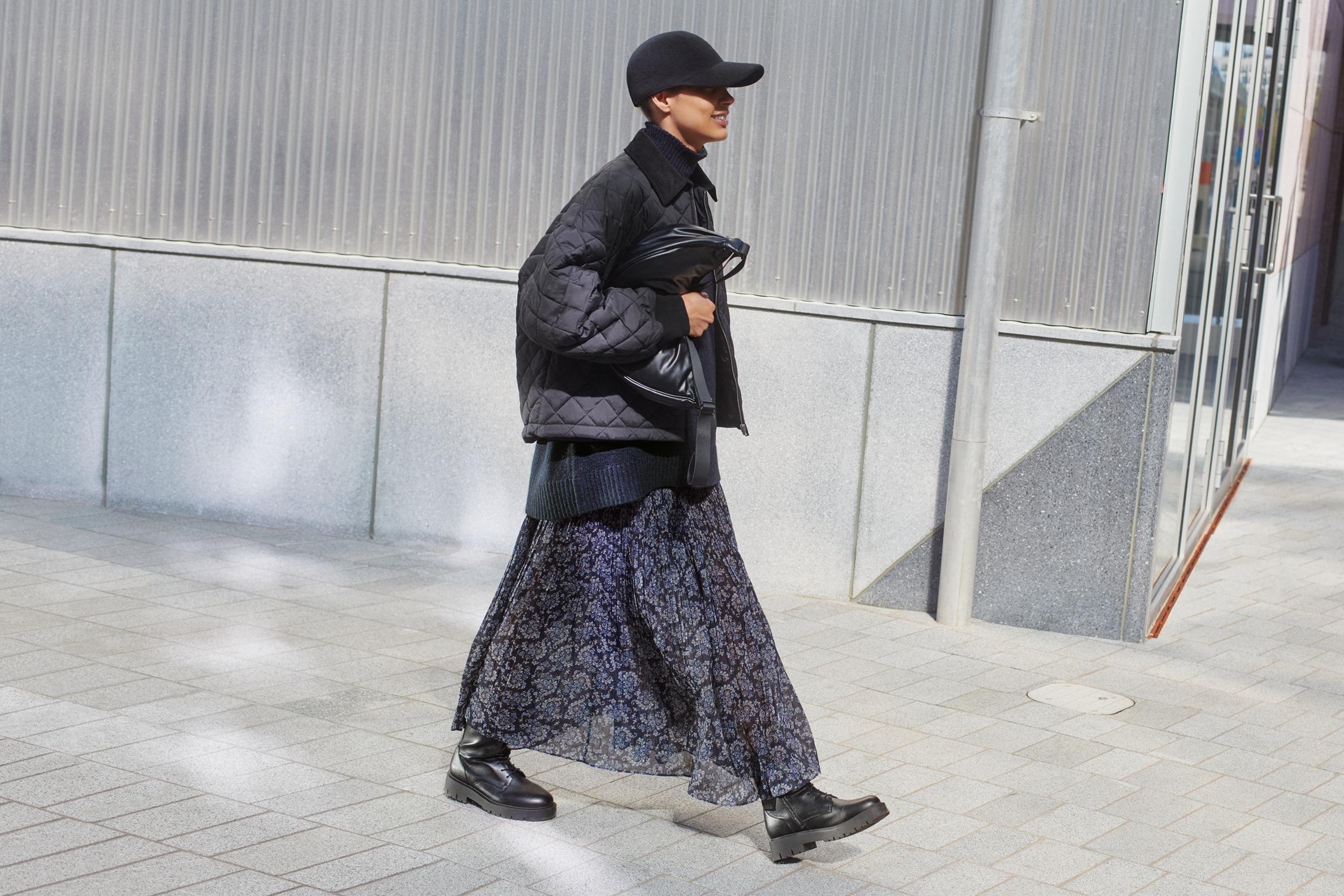 UNIQLO : C 聯乘系列由英國著名設計師Clare Waight Keller主理。