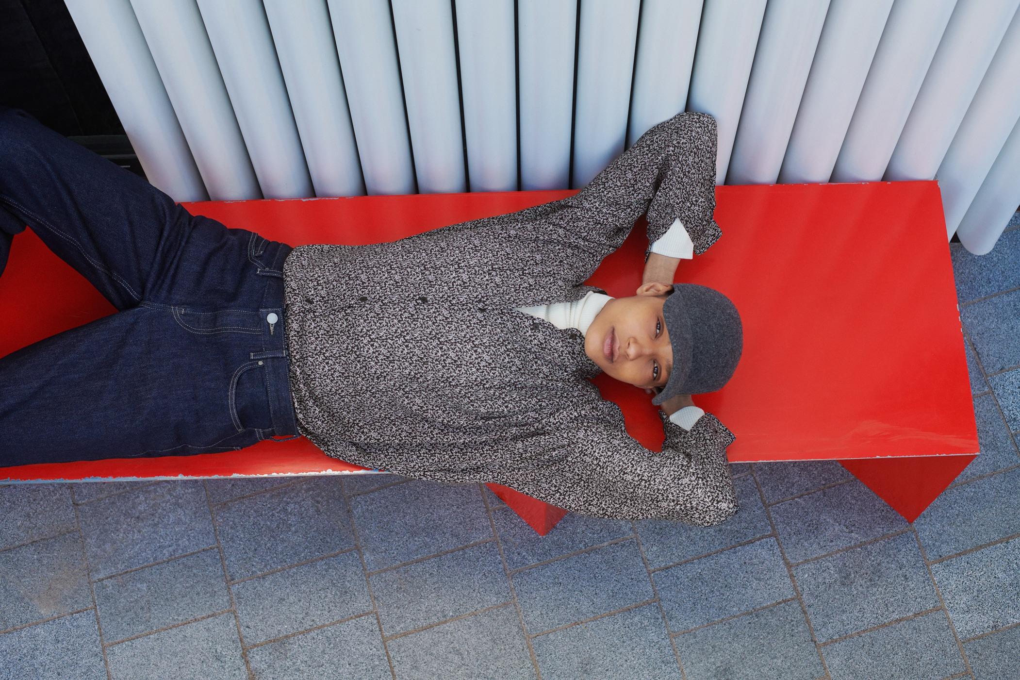 UNIQLO : C 聯乘系列由英國著名設計師Clare Waight Keller主理。