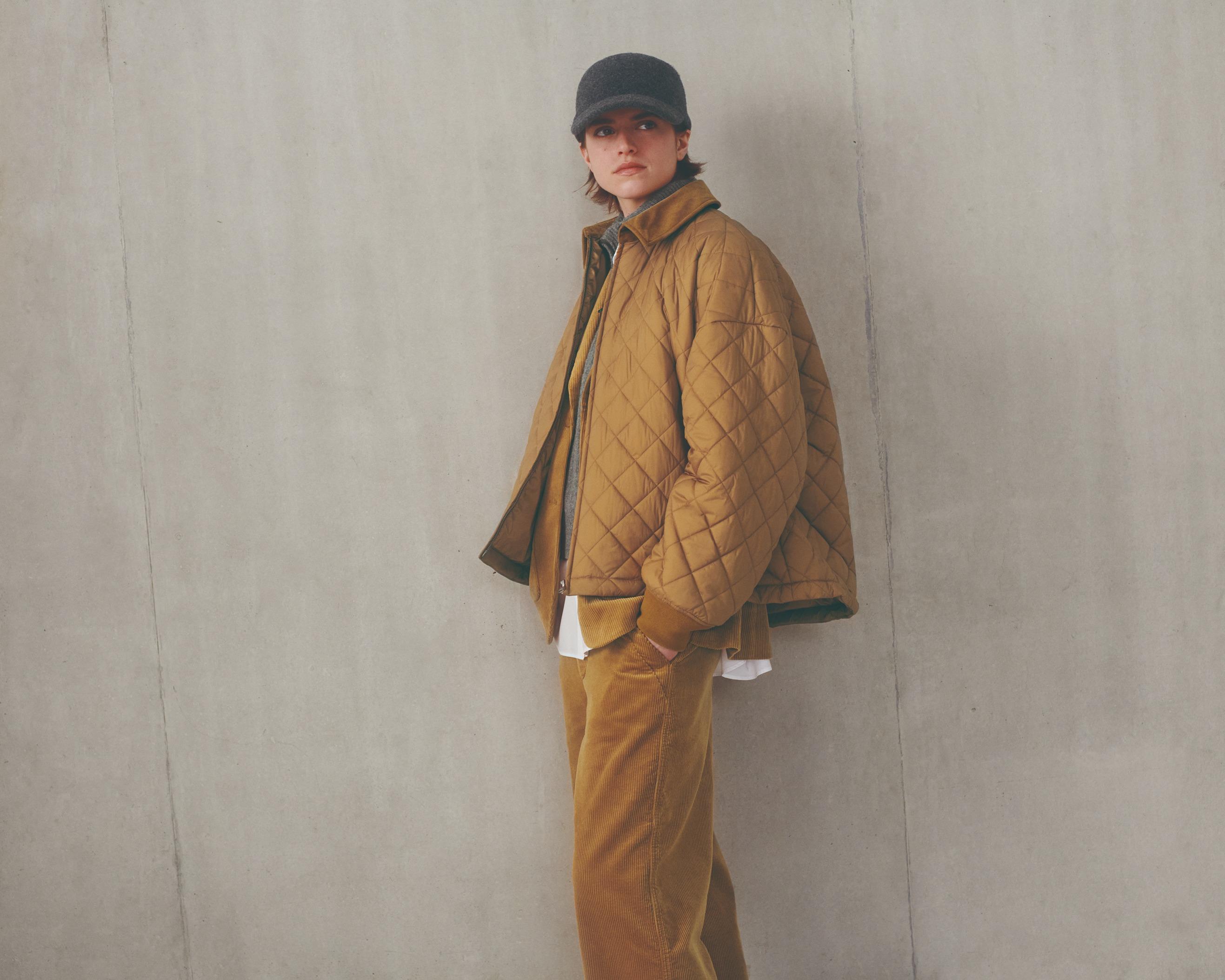 UNIQLO : C 聯乘系列由英國著名設計師Clare Waight Keller主理。