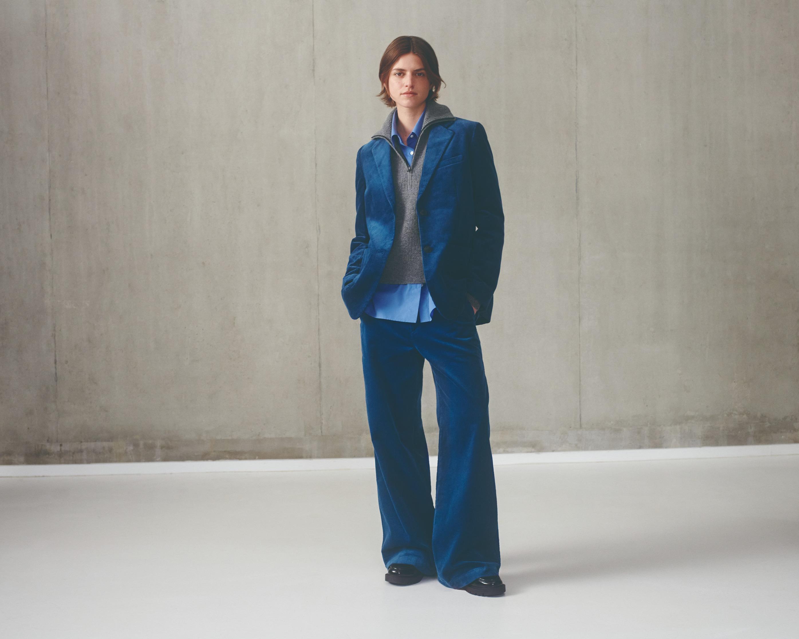 UNIQLO : C 聯乘系列由英國著名設計師Clare Waight Keller主理。