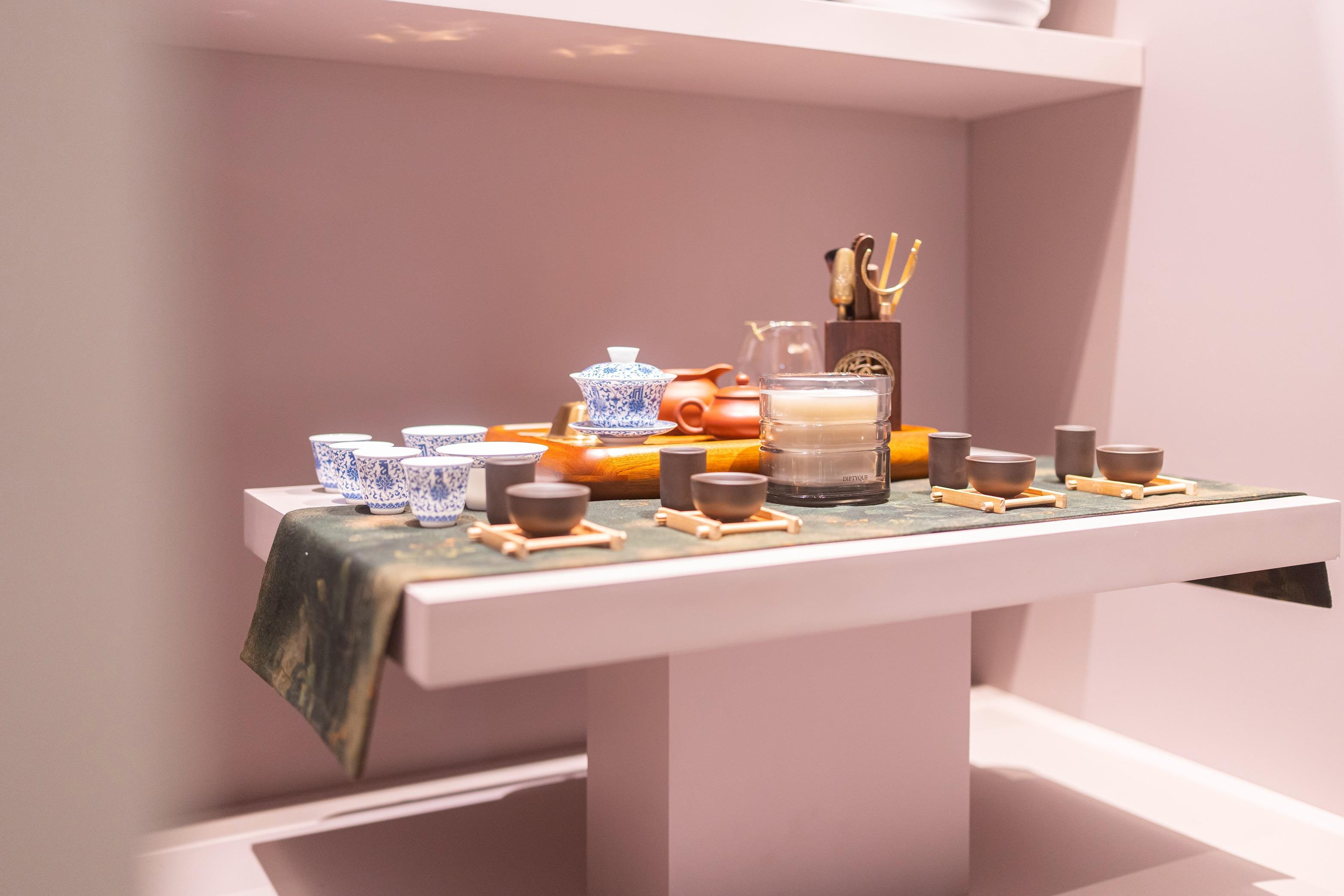 訪客可沉浸在5個精心設計的空間,每個區域代表一款蠟燭。