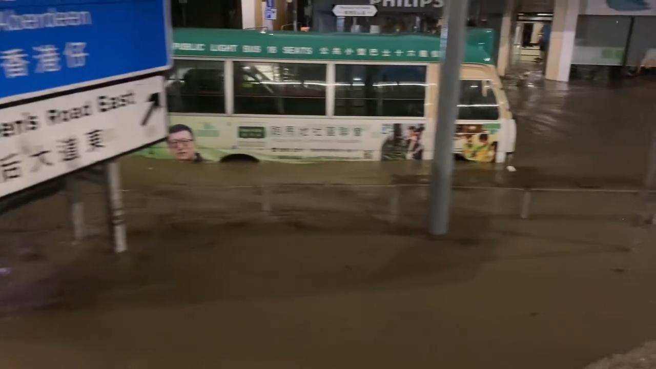 黑雨|灣仔一帶水浸。(網上圖片)