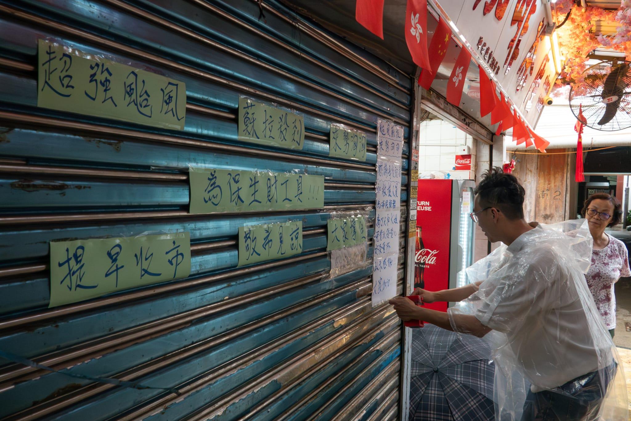 颱風蘇拉吹襲本港。(陳奕釗攝)