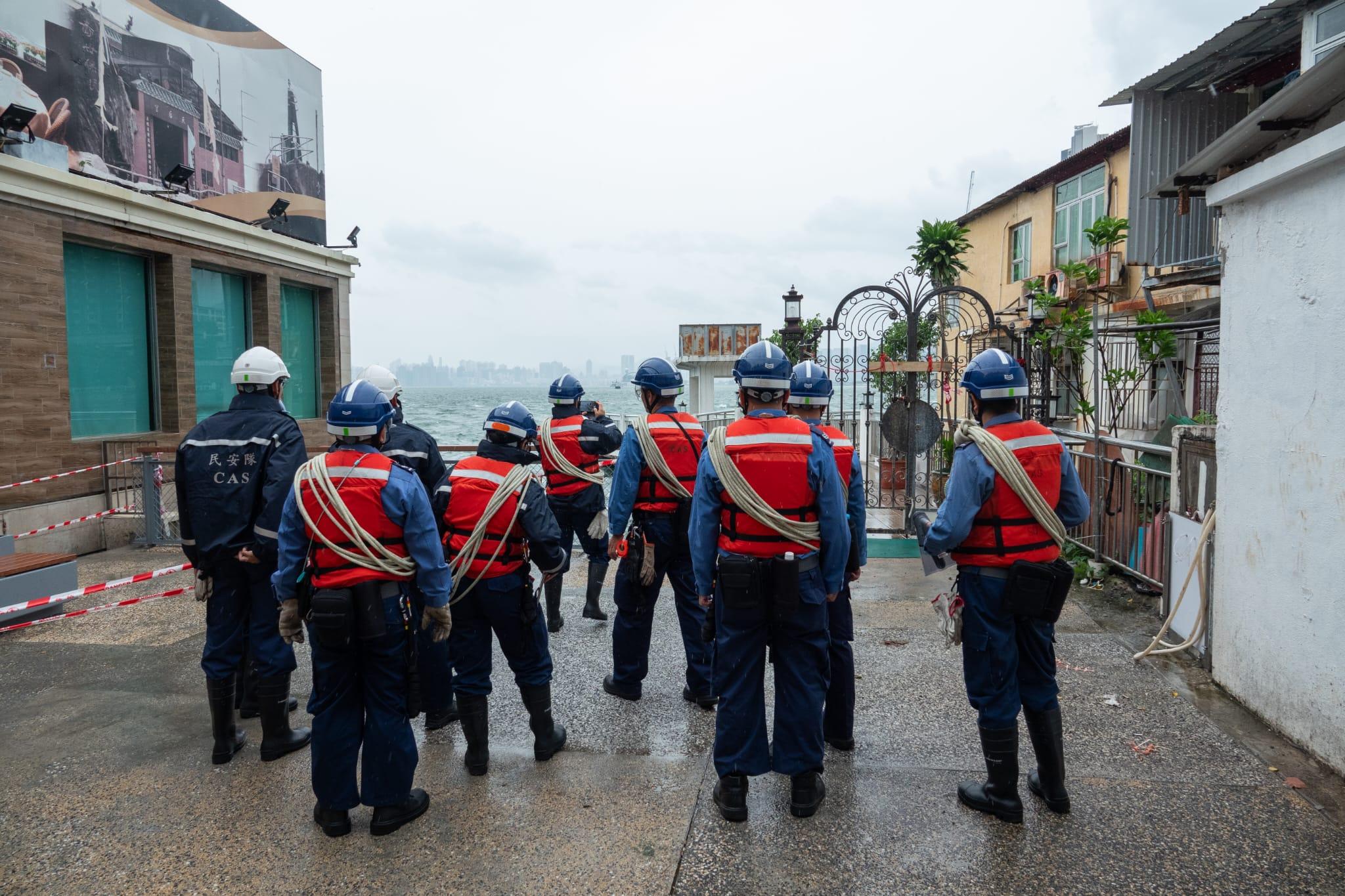颱風蘇拉吹襲本港。(陳奕釗攝)