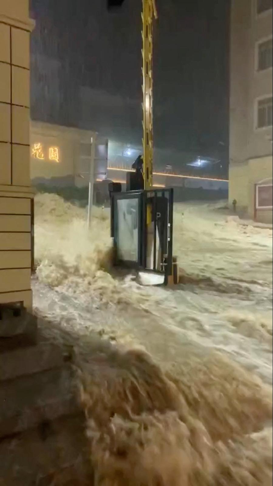 11號颱風「海葵」以熱帶風暴級強度,登陸福建省東山縣沿海。(路透社)