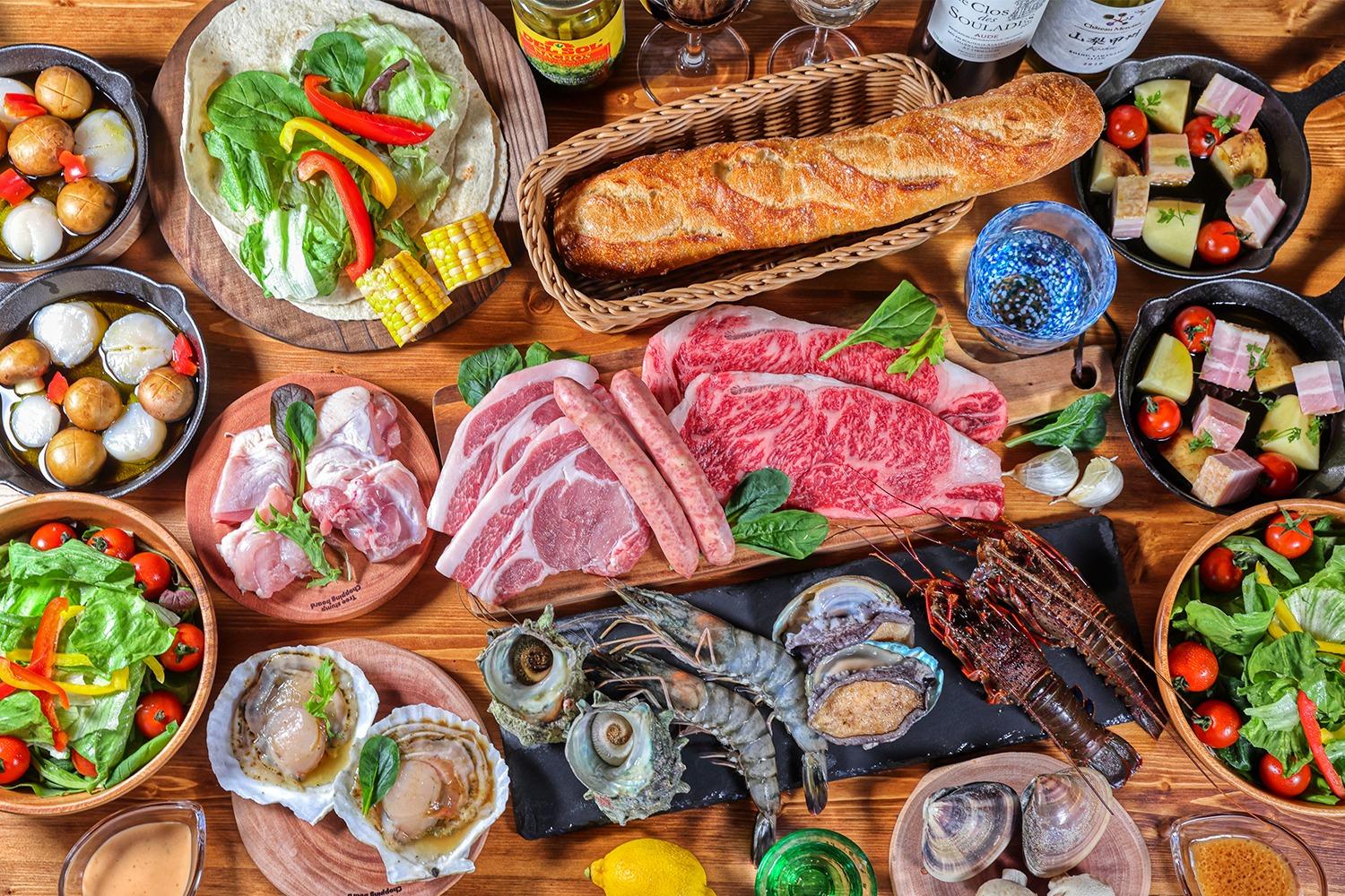 東京自由行|設有全天候型的燒烤位置,住客可以預先柯打但馬牛、富士宮豚肉、地雞及海鮮等不同等燒烤美食。 ( 圖片來源:PRTIMES)