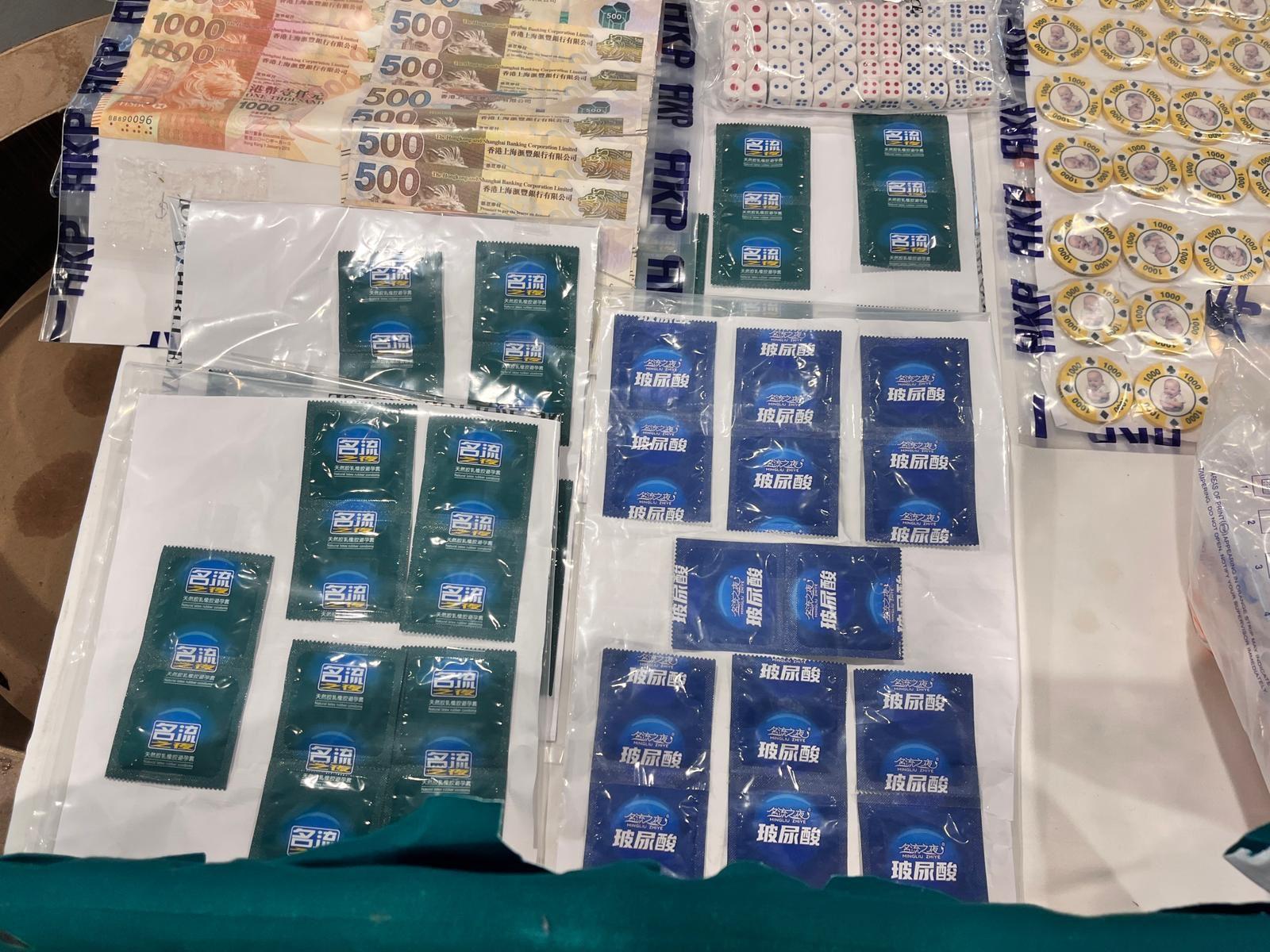 警反三合會行動拘372人 搗無牌酒吧非法賭檔賣淫處所等