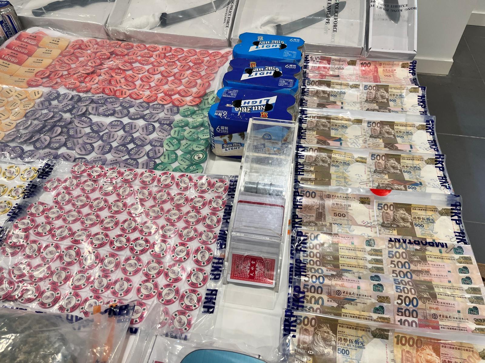 警反三合會行動拘372人 搗無牌酒吧非法賭檔賣淫處所等