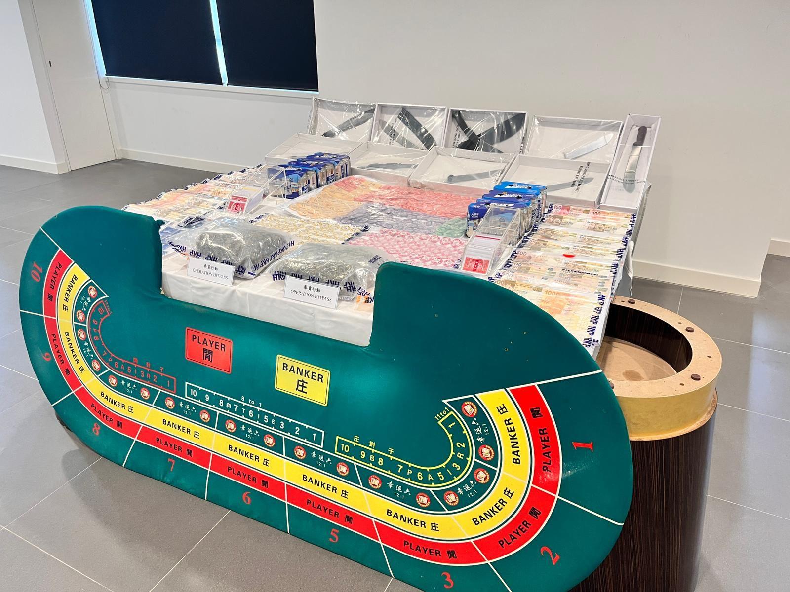 警反三合會行動拘372人 搗無牌酒吧非法賭檔賣淫處所等