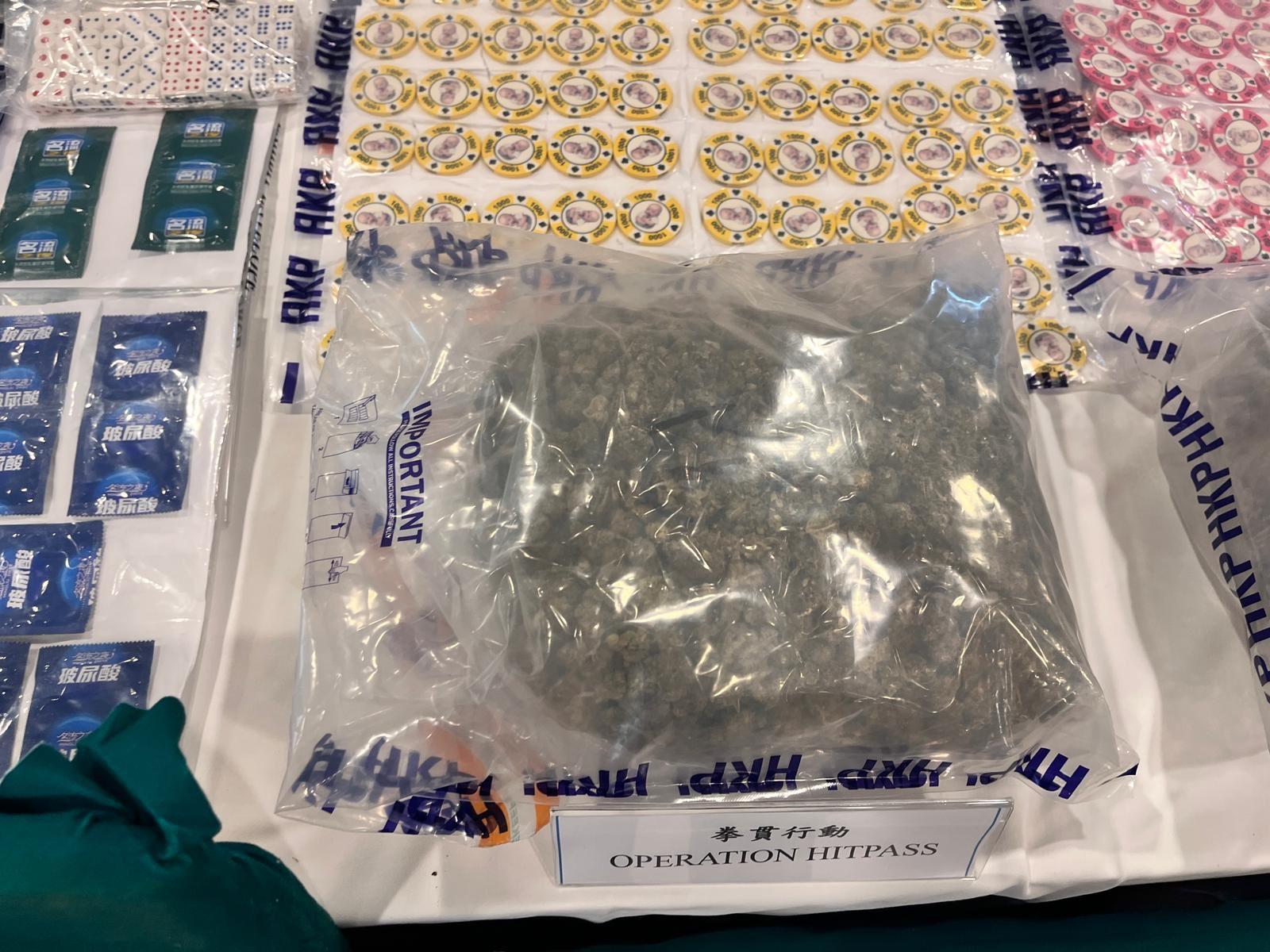 警反三合會行動拘372人 搗無牌酒吧非法賭檔賣淫處所等