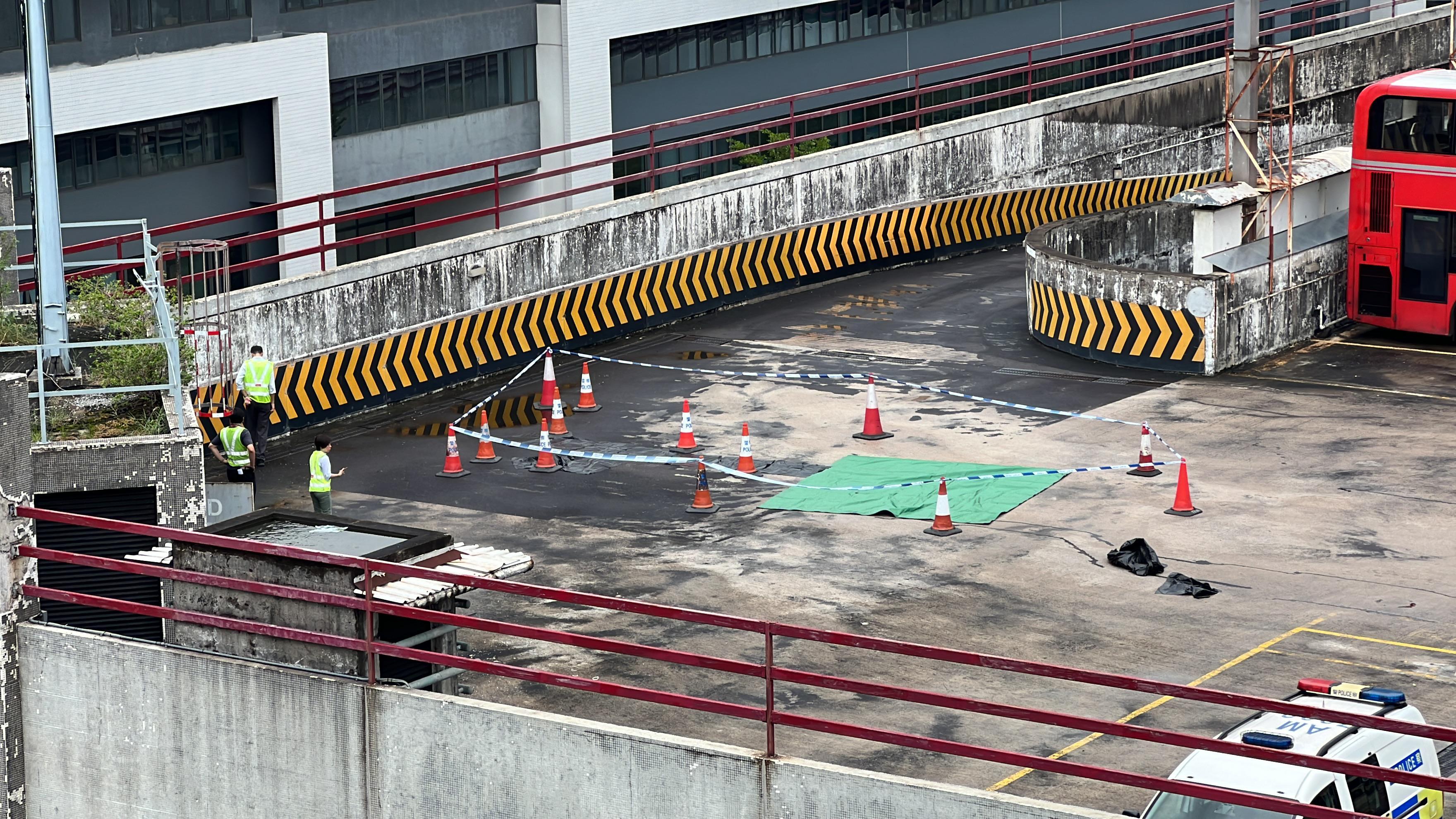 九巴16M車長九龍灣車廠疑被車撞死 另一車長涉危駕等罪被捕 (更新)