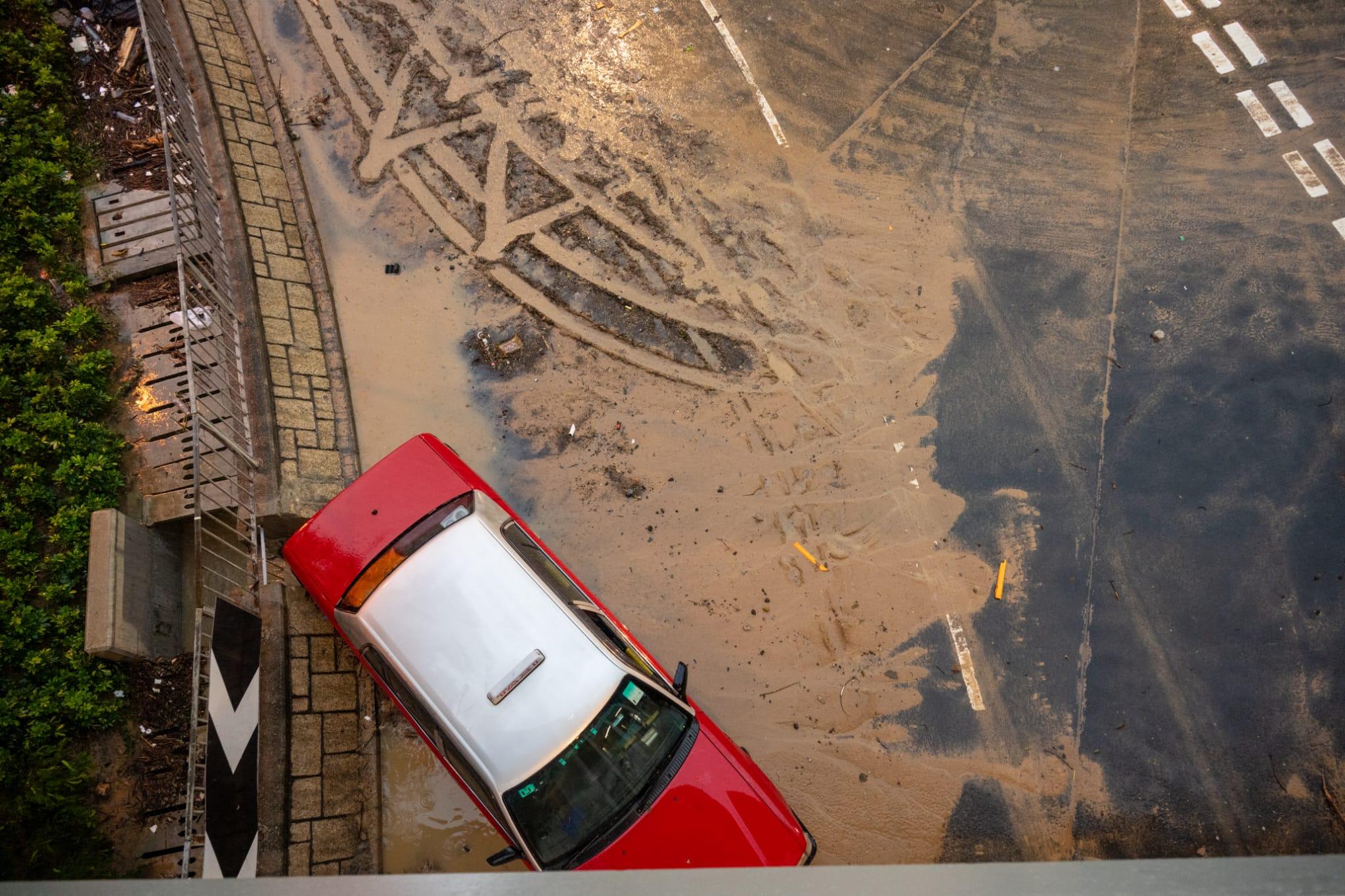 黑雨︱網民湧天文台fb批太遲發出 批緊急警示系統形同虛設