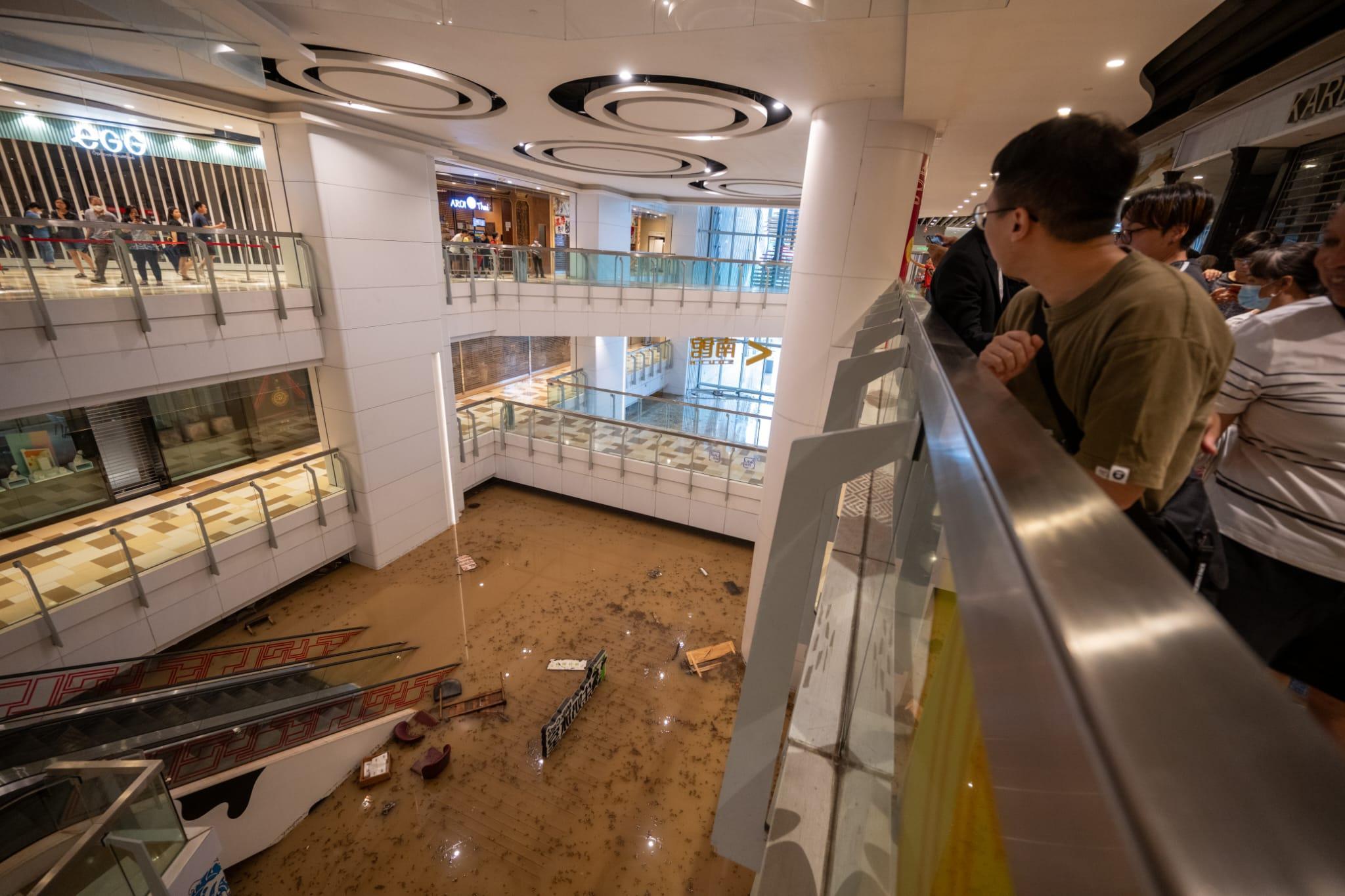 黑雨|梁榮武:不可再「馬照跑、舞照跳」 否則世界末日(陳奕釗攝)