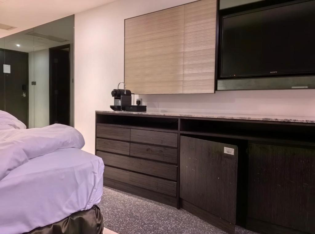 內地女來港出差住尖沙咀酒店 狠批入住需先付2千蚊按金