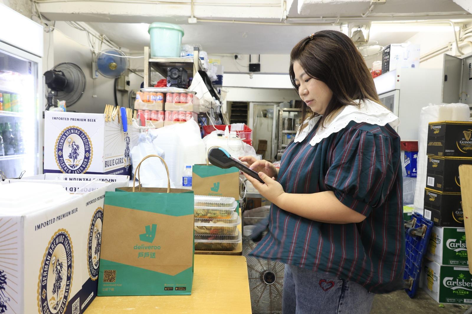 除了難請人外,疫情三年愛文生亦靠户户送度過難關。(林俊源攝)