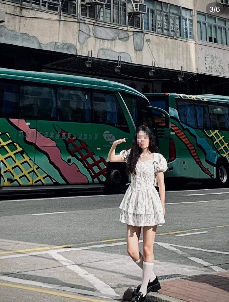 內地女初次來港旅行,指香港靚車很多(圖片來源:小紅書@阿肆不吃冰)