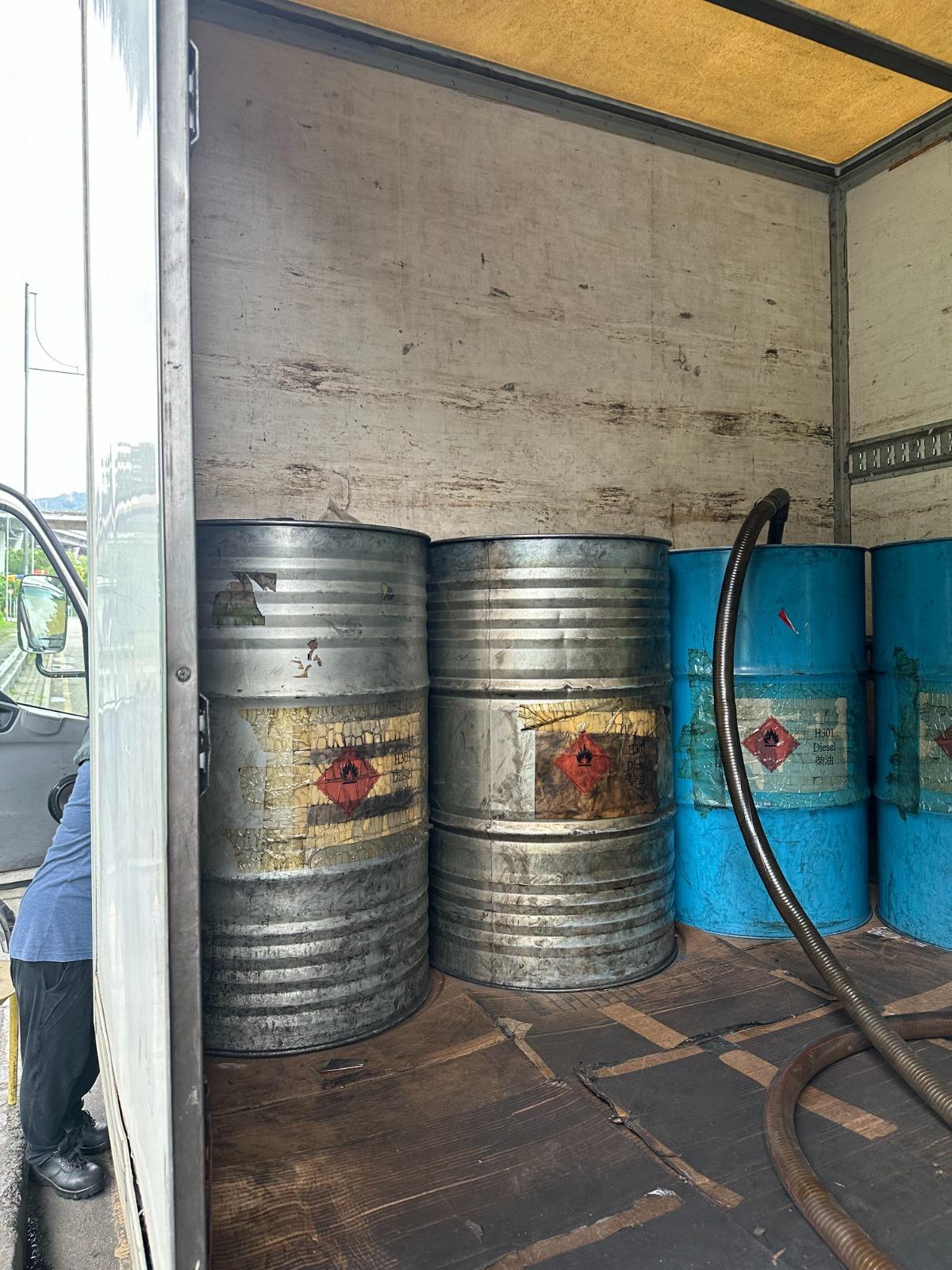 葵青5非法加油站遭搗破 檢市值32萬柴油6男女被控