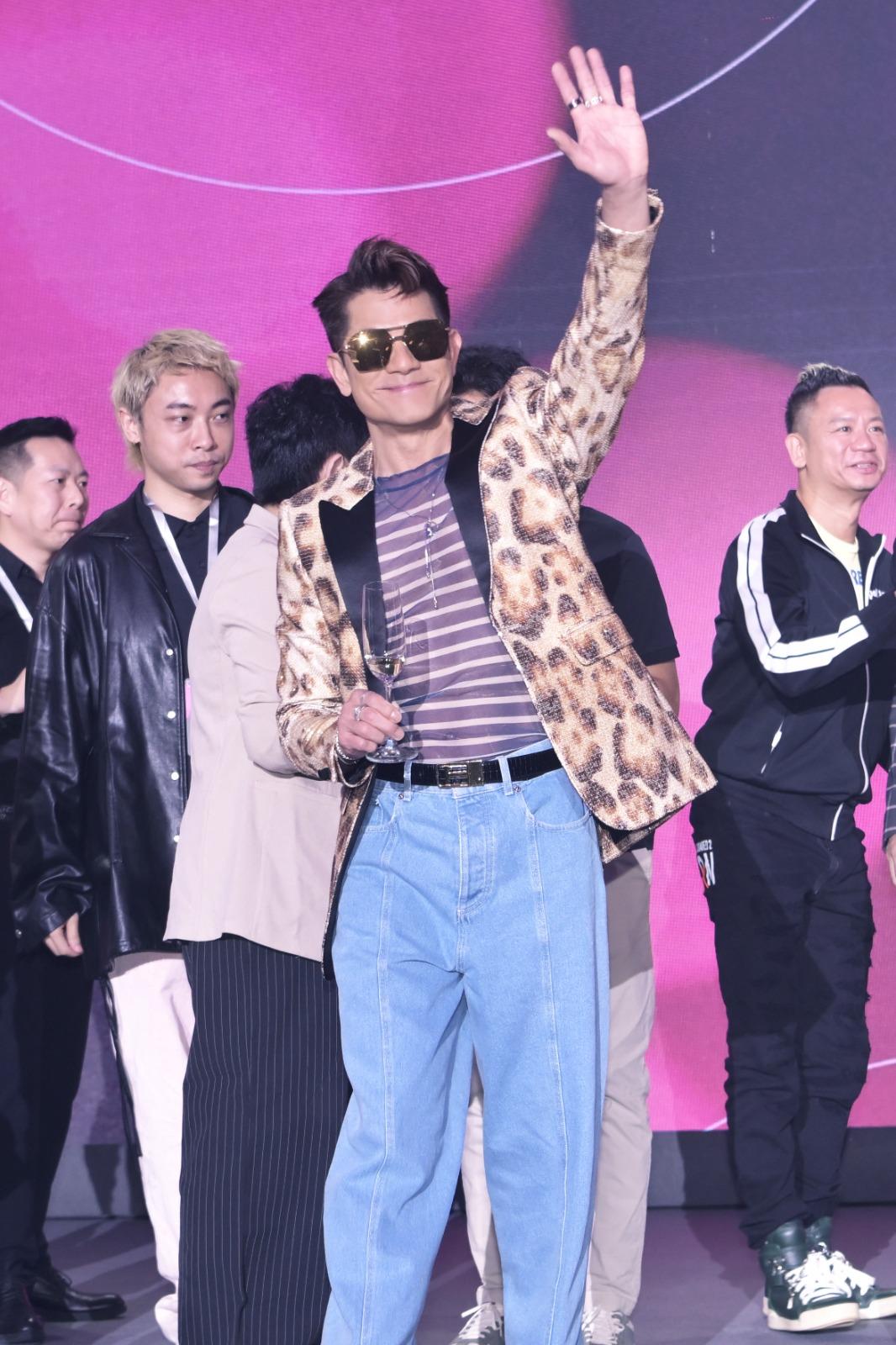 郭富城巡唱於內地逾50個多個城市舉行,首站11月11日在深圳舉行。