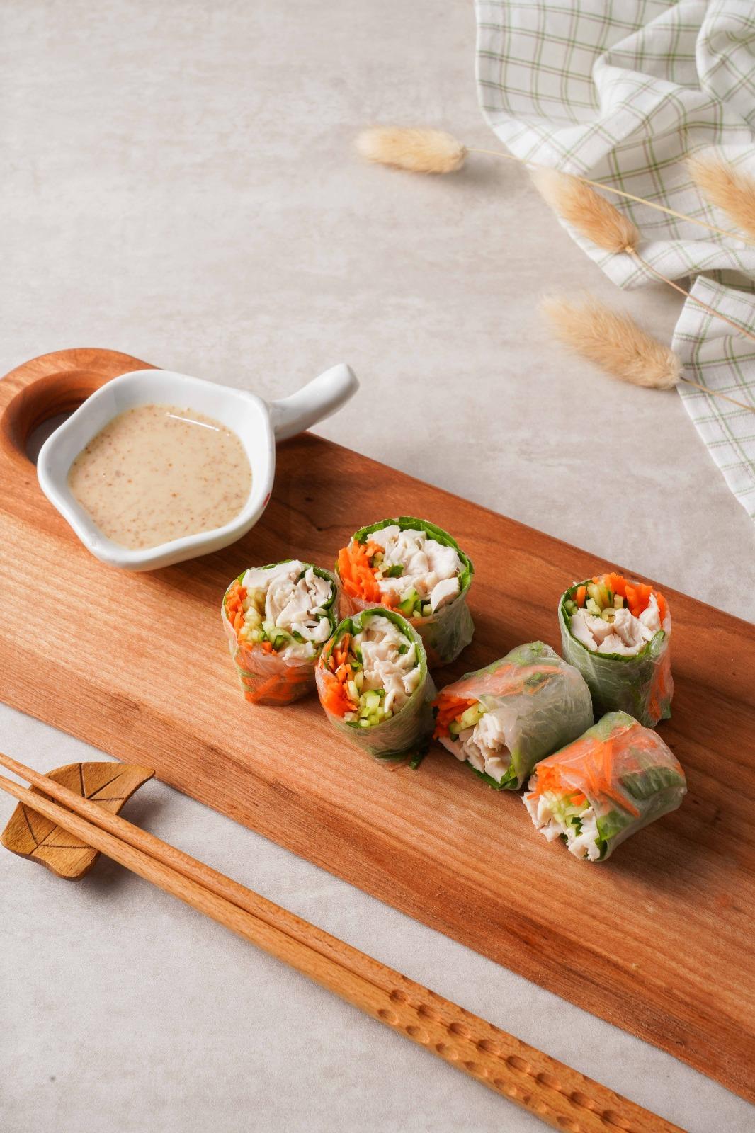 雞柳米紙卷伴胡麻醬為簡易家常菜