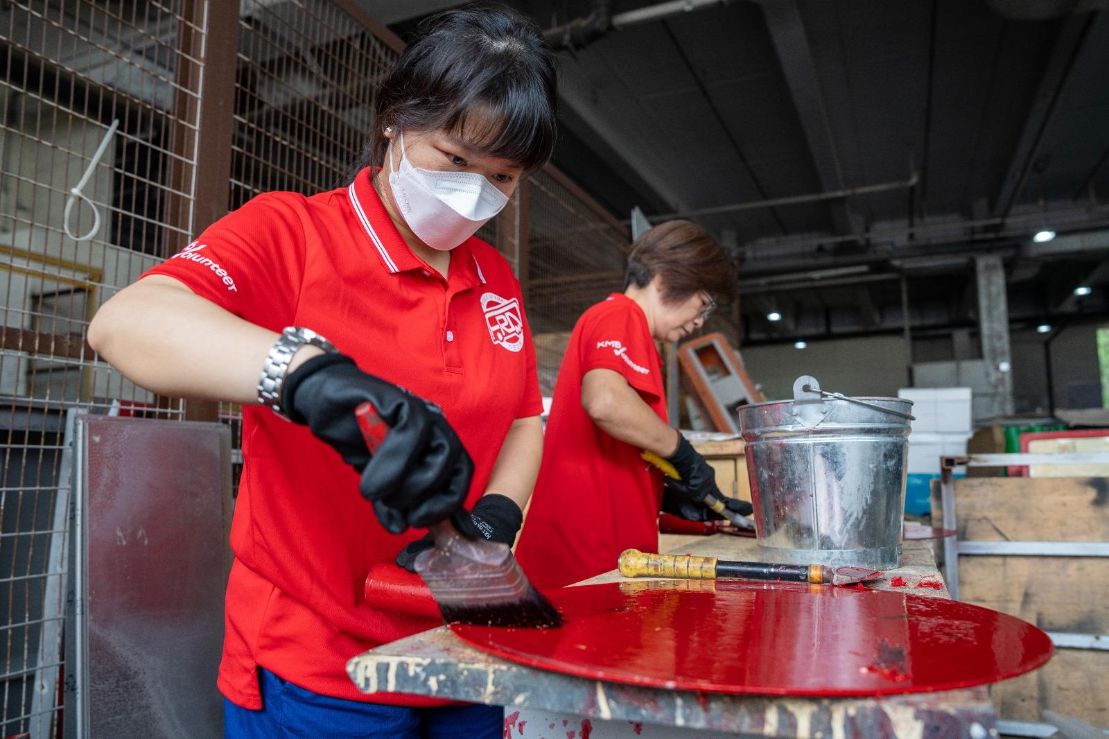 九巴捐贈「愛心巴士站牌」到澳洲護老院 盼助穩定移居長者情緒 (九巴圖片)