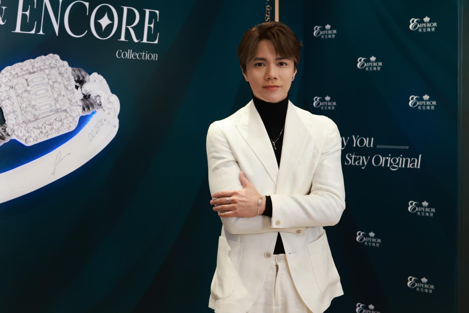 張敬軒連續6年擔任英皇珠寶代言。