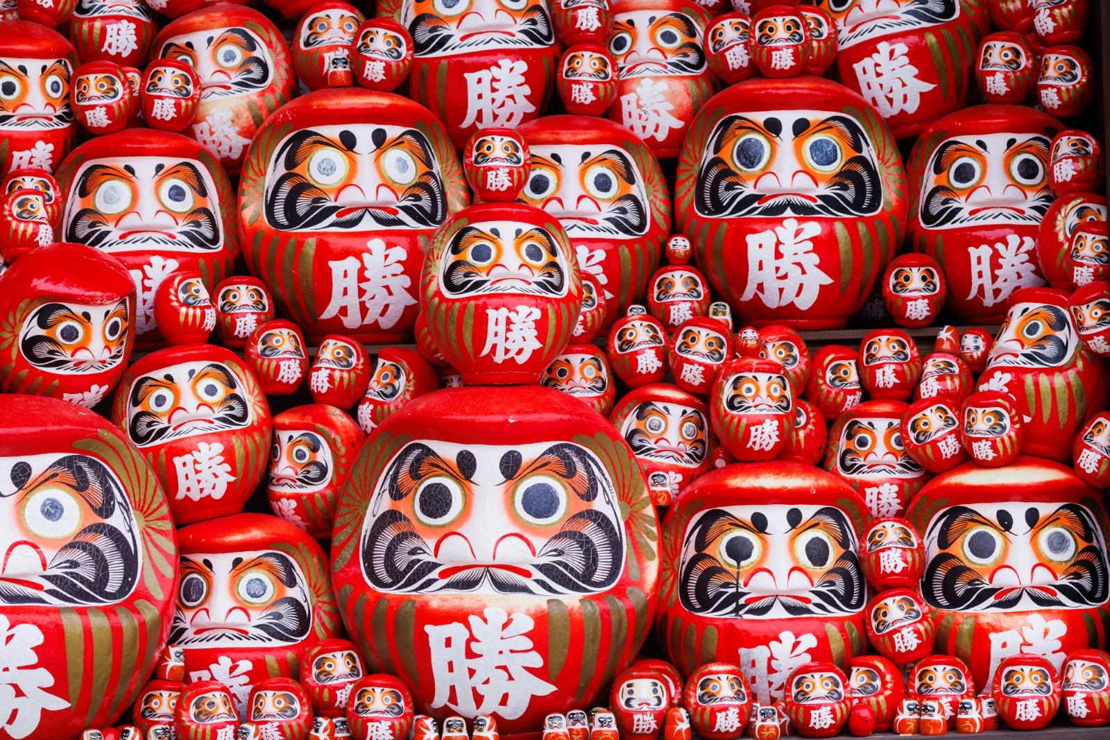 勝尾寺的奉納棚上放滿了成千上萬由善信供奉祈願勝利的達摩。 (圖片來源:OCTB)