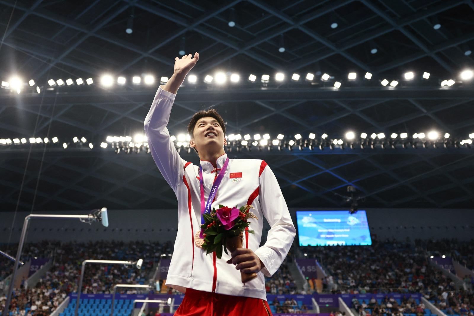 杭州亞運中國游泳「男神」汪順撞樣許光漢。(路透社)