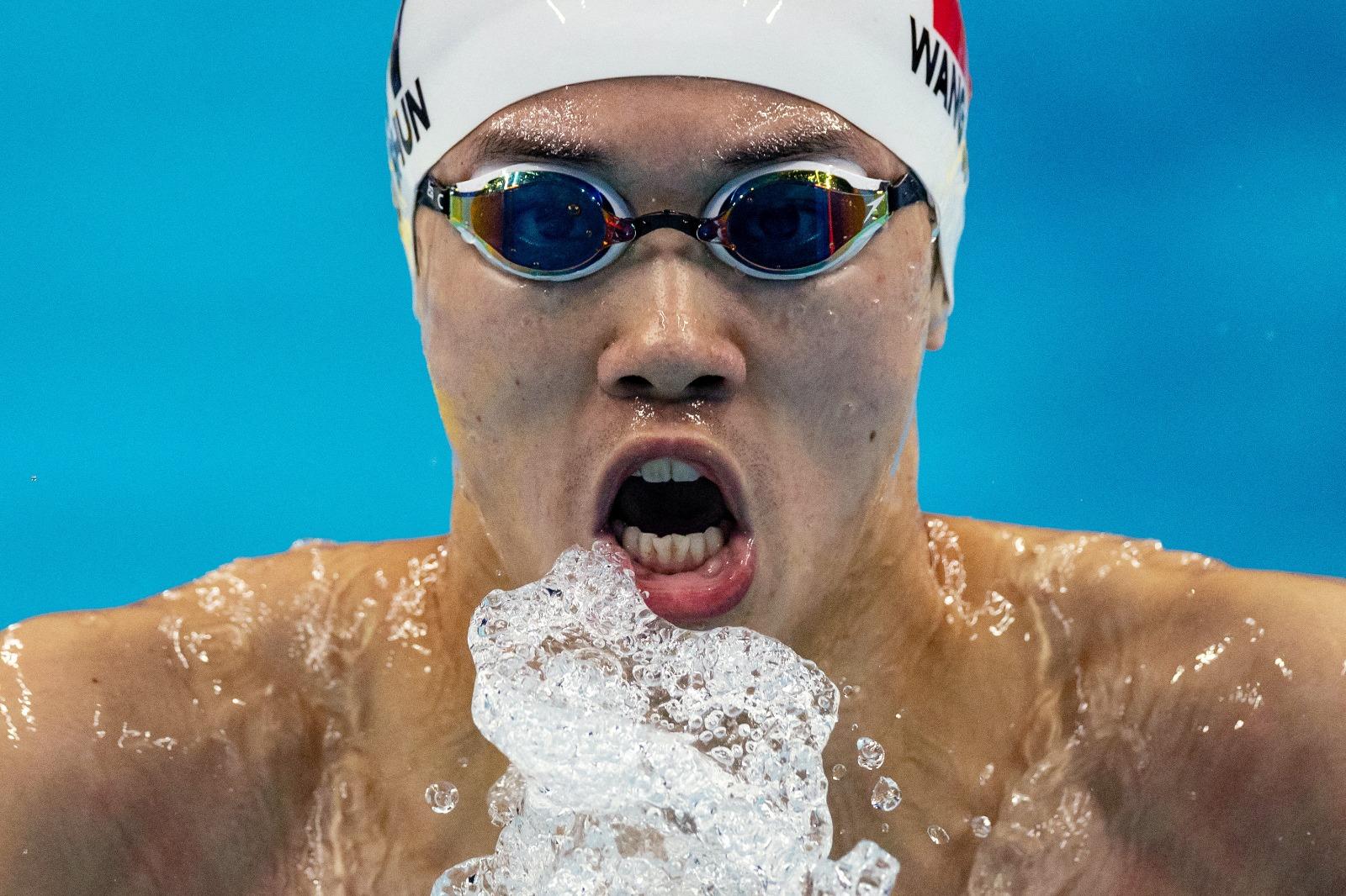 杭州亞運中國游泳「男神」汪順撞樣許光漢。(路透社)