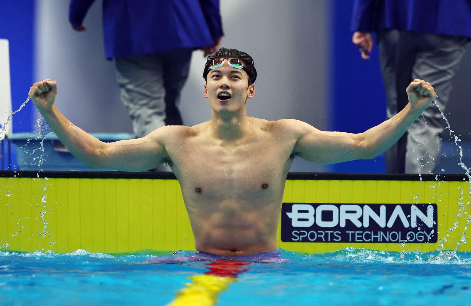 杭州亞運中國游泳「男神」汪順撞樣許光漢。(路透社)