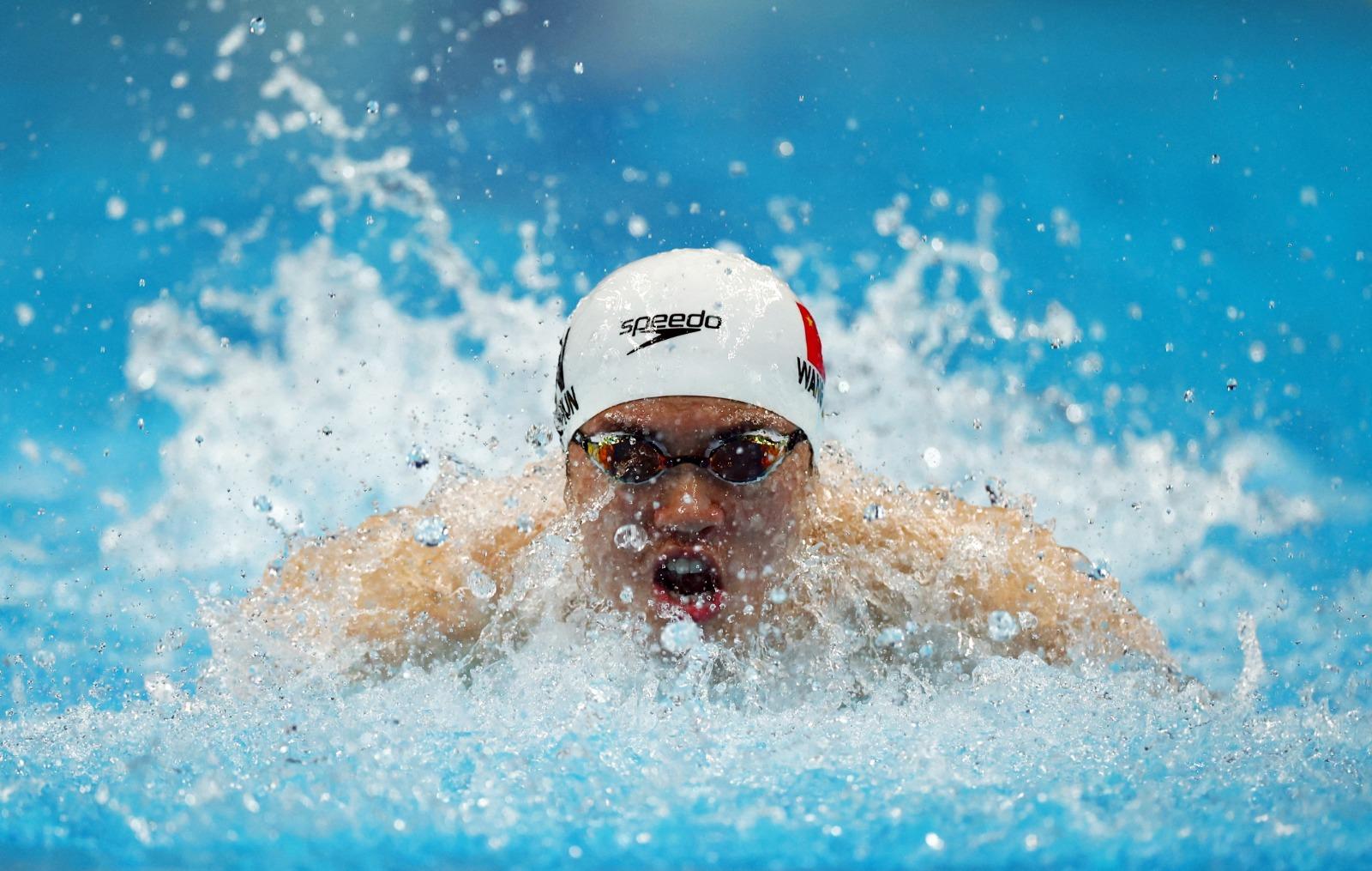 杭州亞運中國游泳「男神」汪順撞樣許光漢。(路透社)